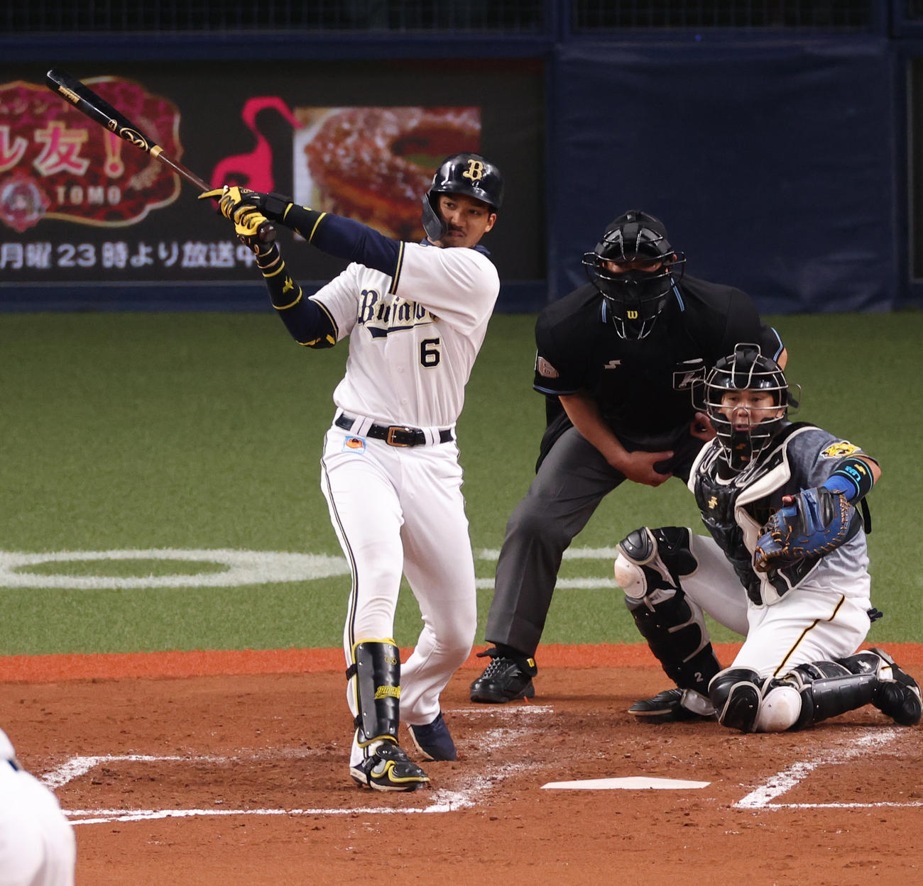オリックス対阪神　3回裏オリックス2死一塁、右前打を放つ宗佑磨（撮影・清水貴仁）