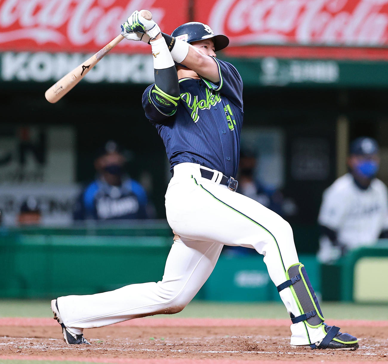西武対ヤクルト　7回表ヤクルト2死、村上は右越えソロ本塁打を放つ（撮影・浅見桂子）
