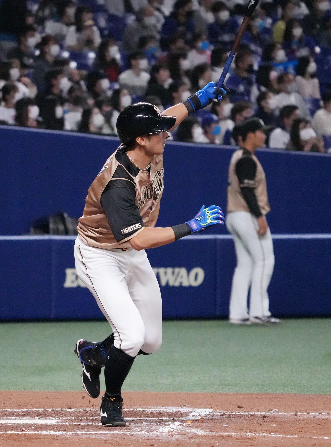 中日対日本ハム　7回表日本ハム2死一塁、左中間へ適時二塁打を放った大田（撮影・森本幸一）