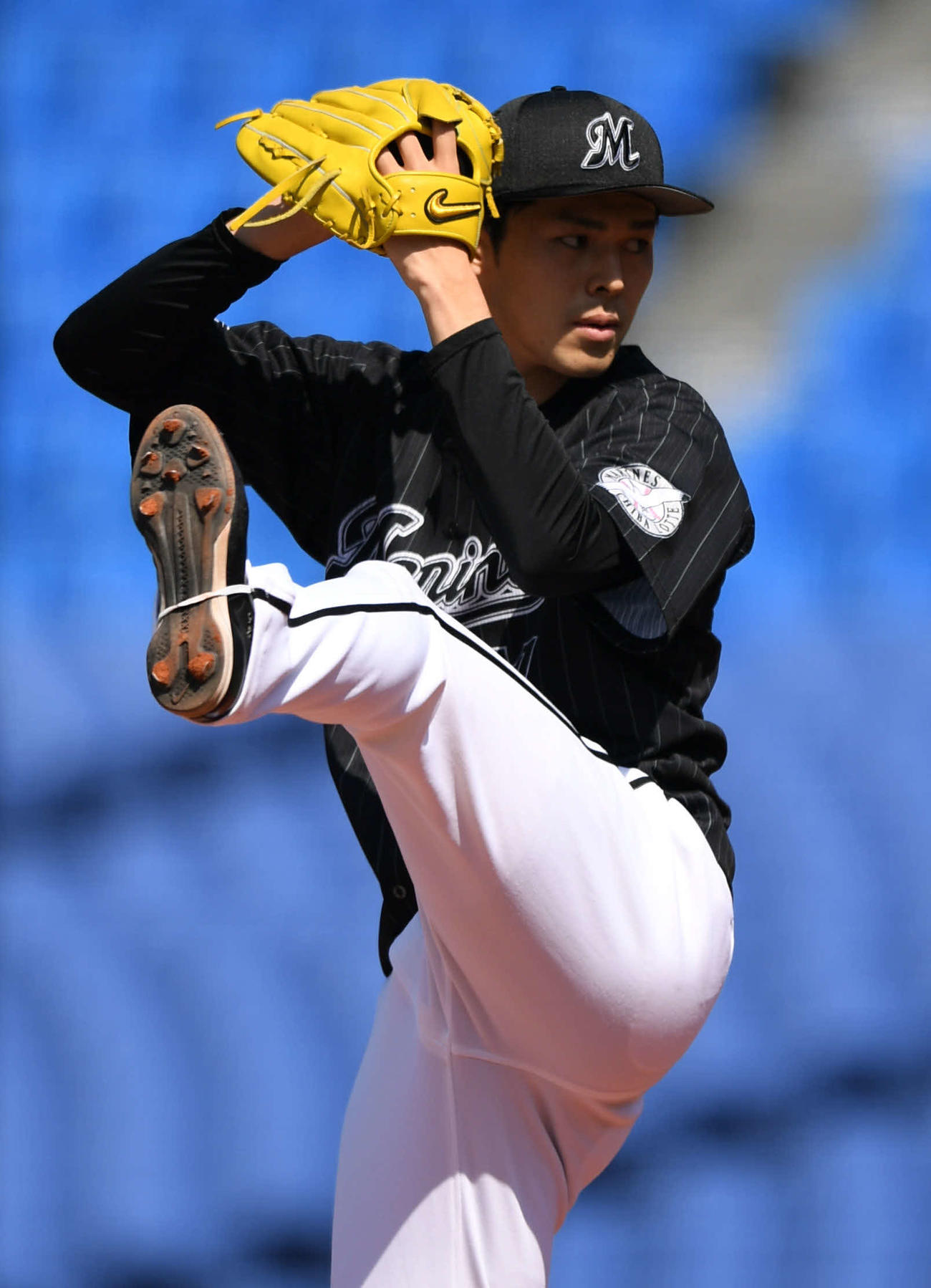 DeNA対ロッテ　力投するロッテ先発の佐々木朗（撮影・横山健太）