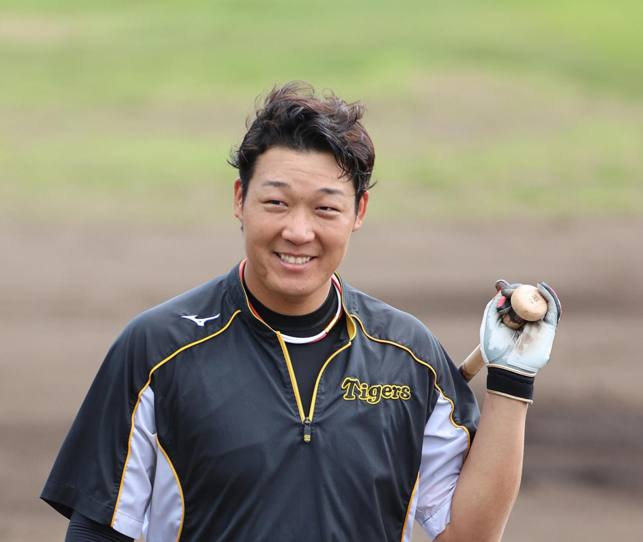 春季キャンプで打撃練習で笑顔をみせる大山（2021年2月26日）