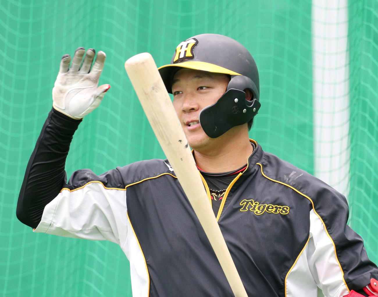 春季キャンプ　ブルペンで投げこむ石井大の打席に向かう大山（2021年2月14日）