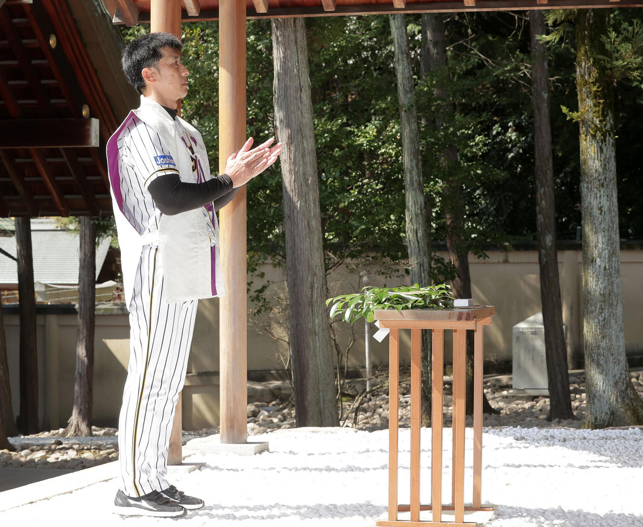 広田神社で必勝祈願を行った阪神矢野監督（代表撮影）