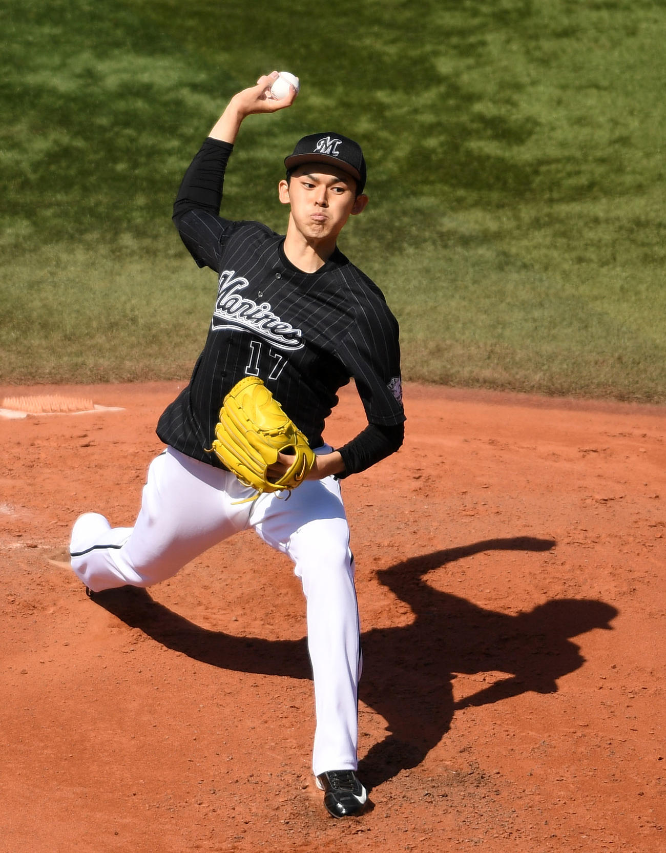DeNA対ロッテ　力投するロッテ先発の佐々木朗（撮影・横山健太）