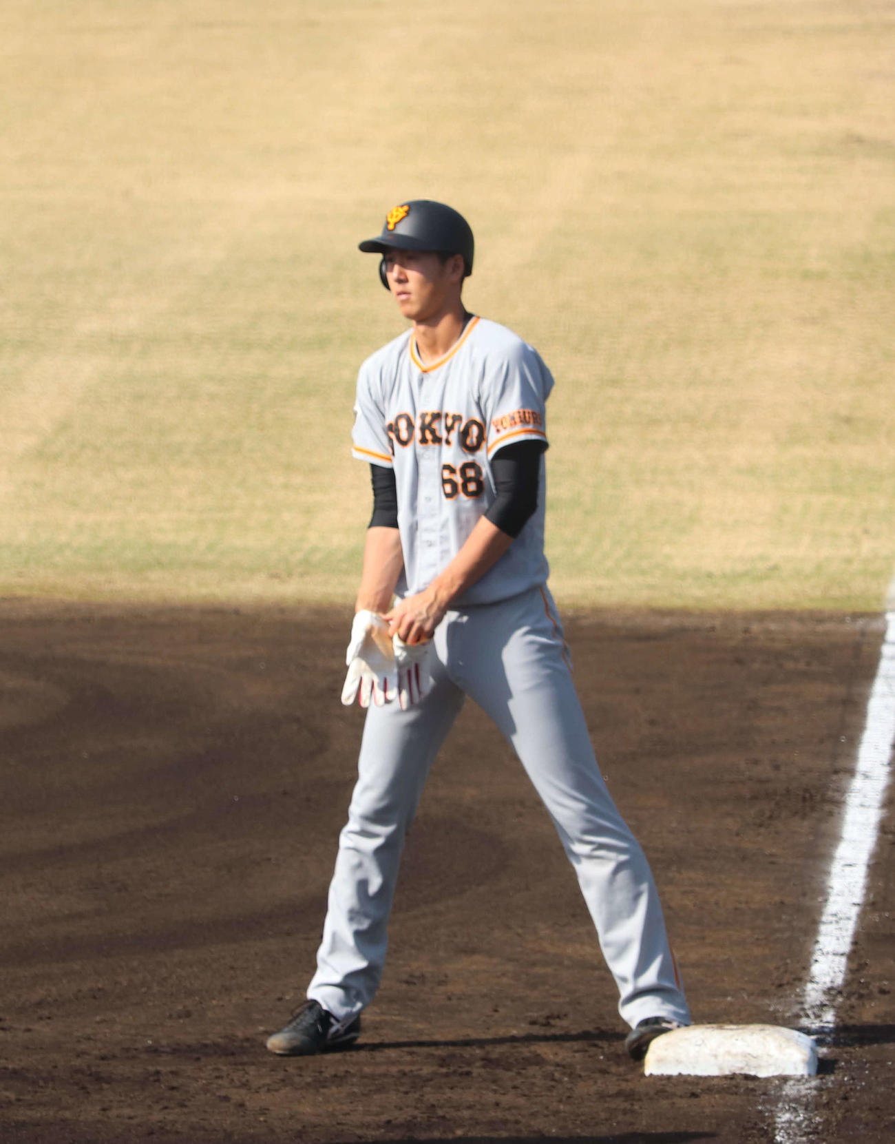 西武対巨人　6回表巨人無死一塁、右前へ公式戦初安打を放った秋広（撮影・小早川宗一郎）