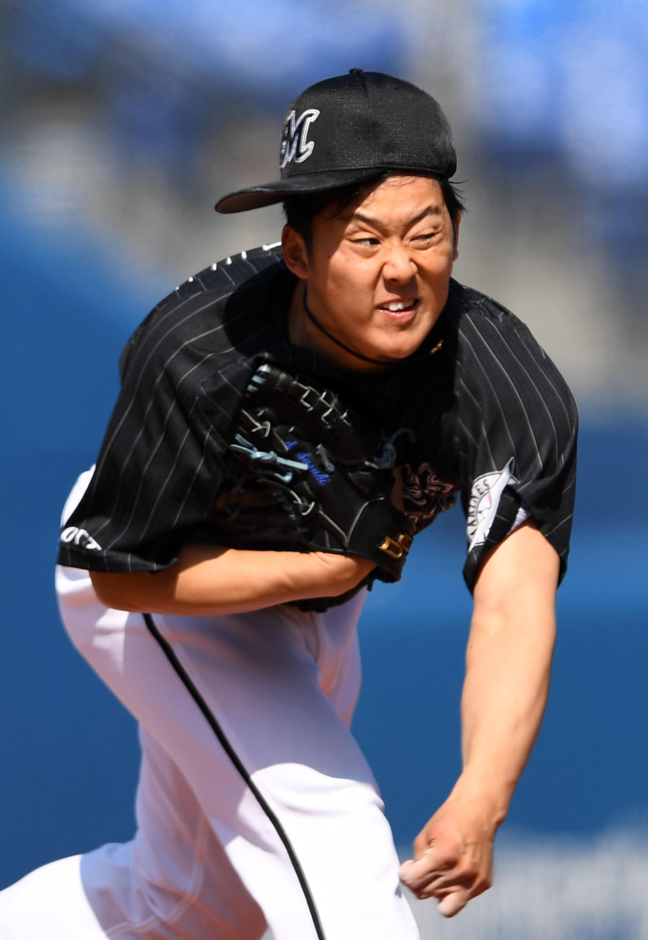 DeNA対ロッテ　3回裏から2番手で登板したロッテ鈴木（撮影・横山健太）