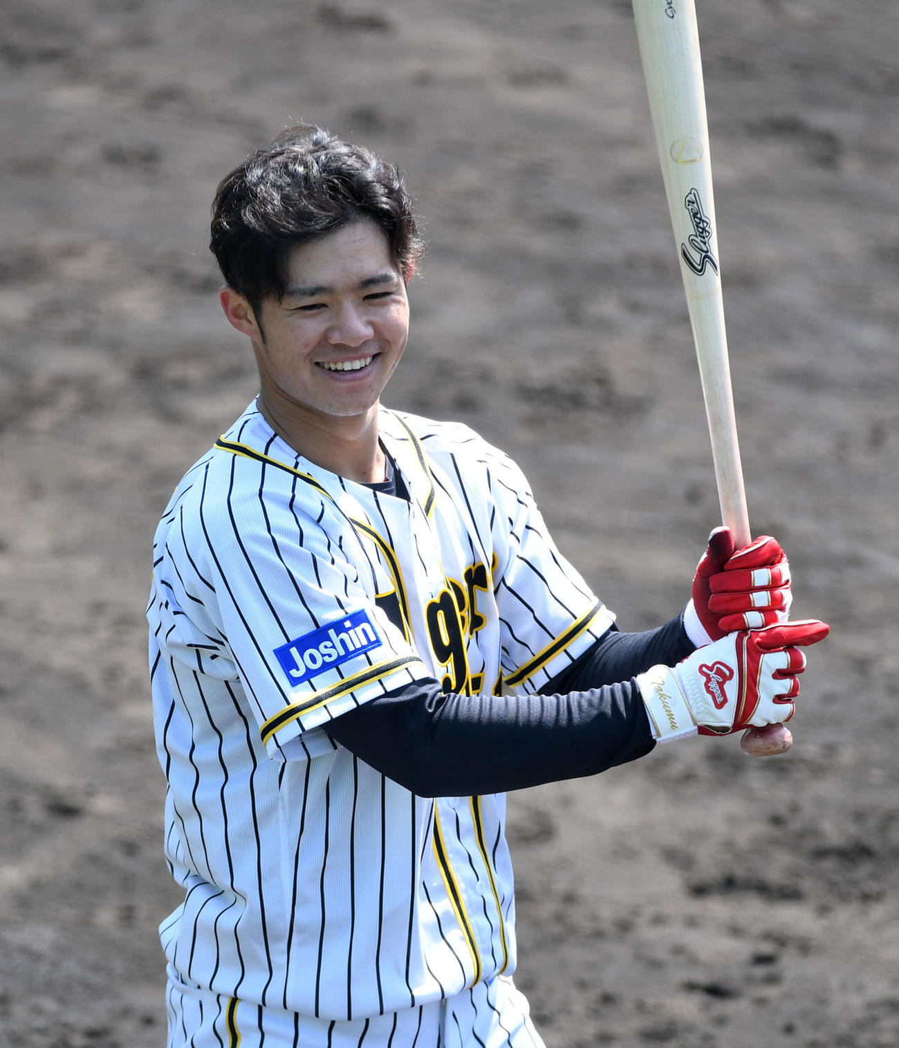 笑顔で練習を行う中野（撮影・前岡正明）