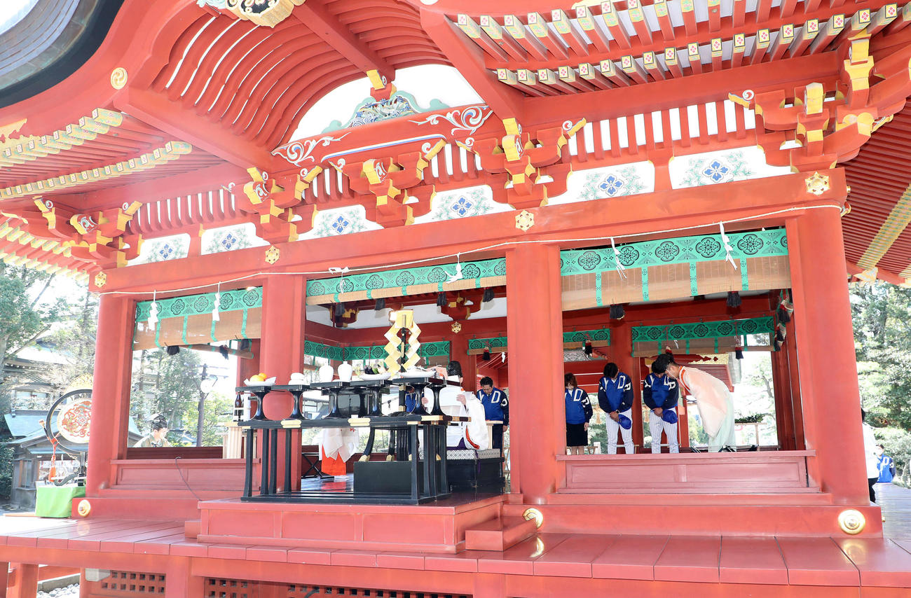 DeNA必勝祈願の様子（撮影・鈴木正人）
