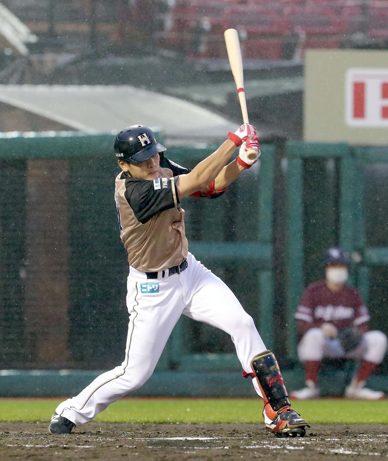20年6月、野村はプロ初安打を放つ