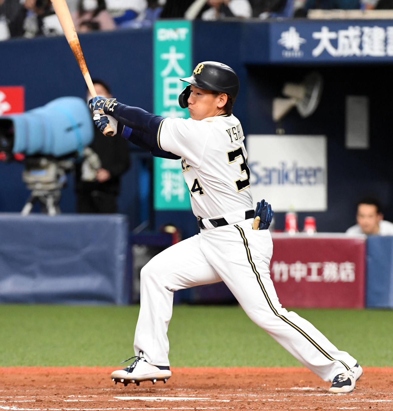 14日、オープン戦で安打を放ったオリックス吉田正尚