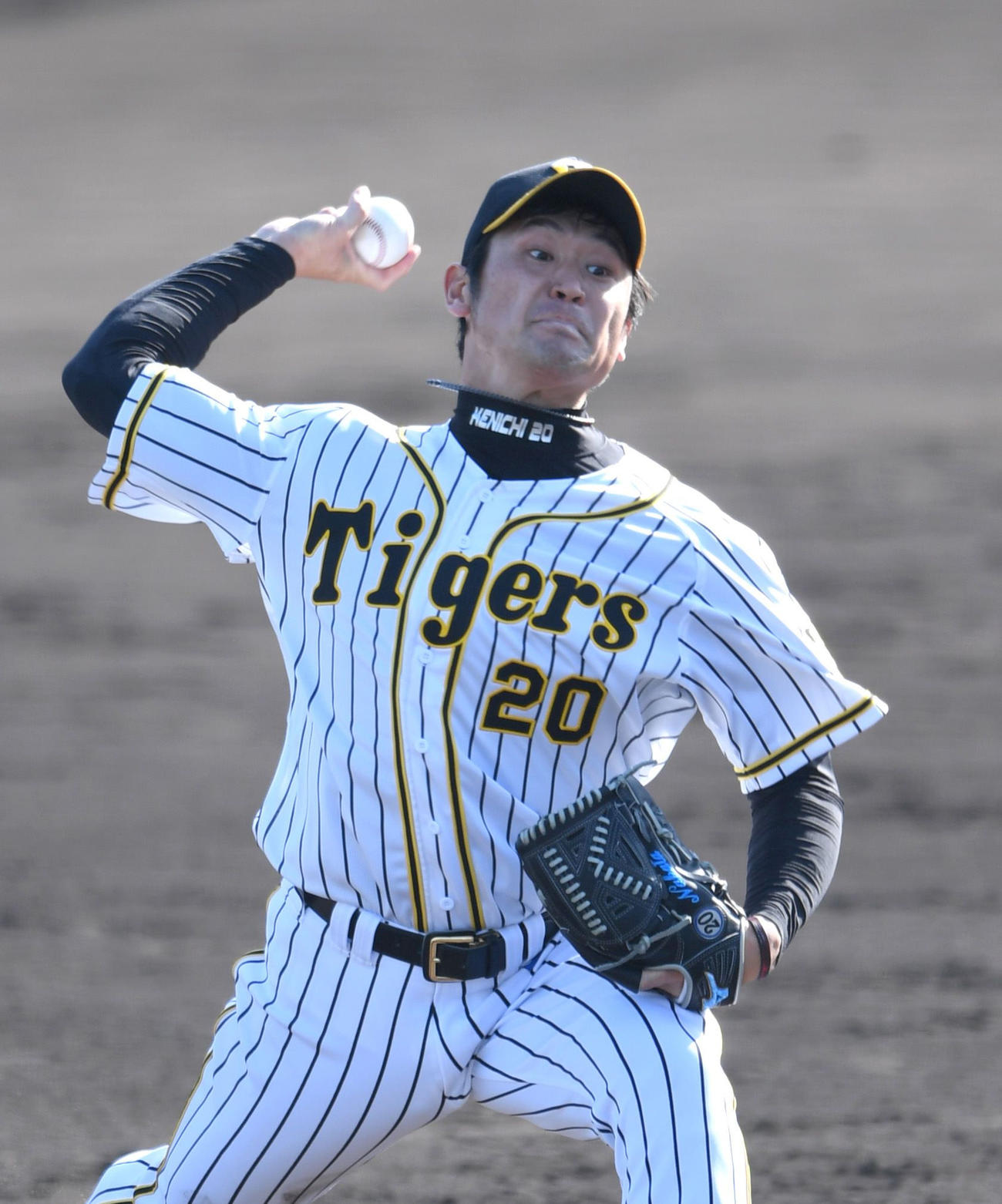 シート打撃に登板する阪神・中田賢一（代表撮影）