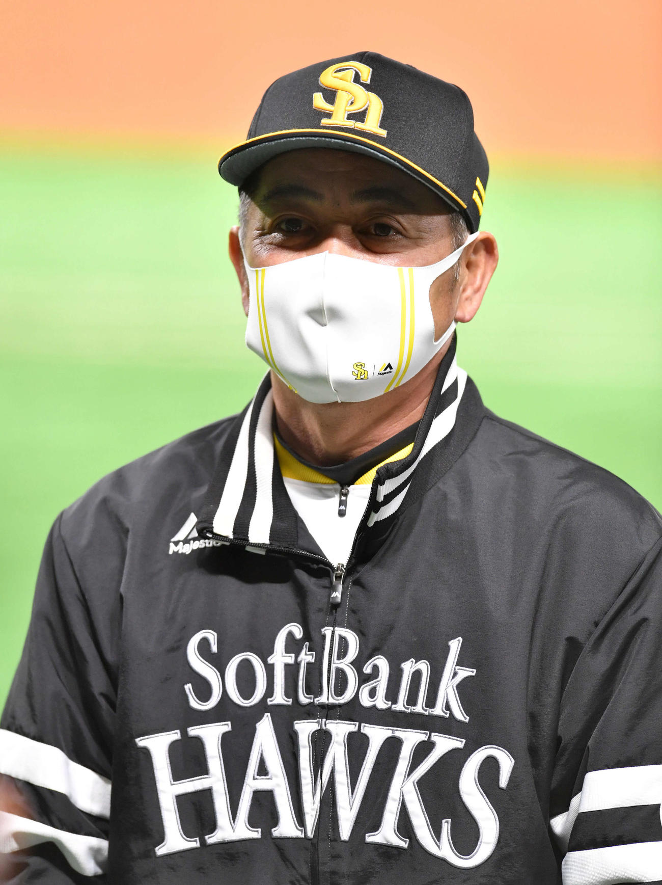 囲み取材を受ける工藤監督（撮影・岩下翔太）