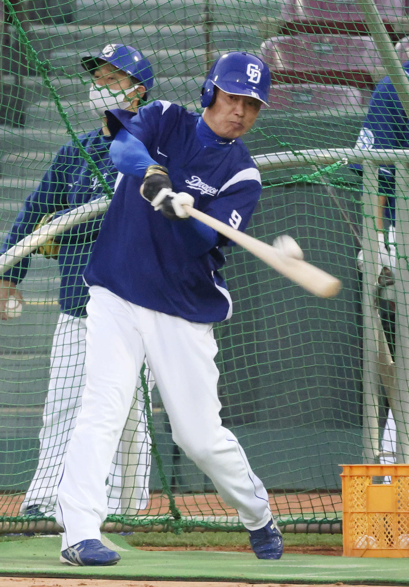 打撃練習をする福留（撮影・加藤孝規）