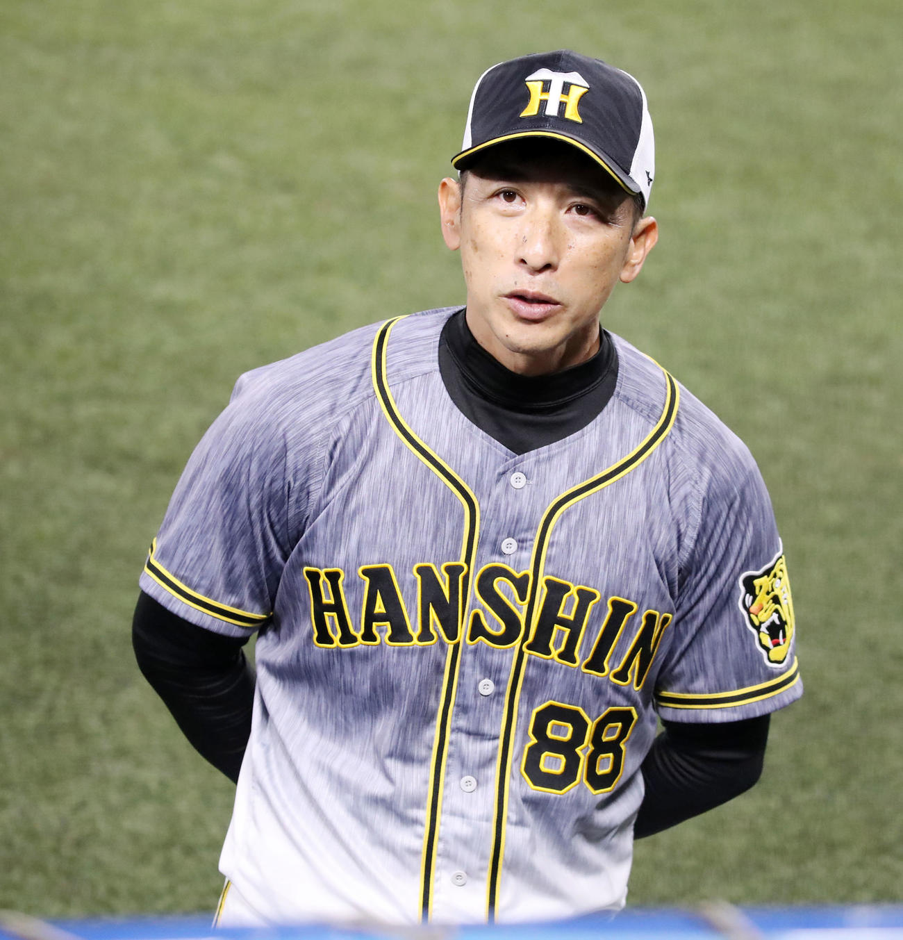 2021年3月25日　開幕前日会見で笑顔を見せる矢野燿大監督（撮影・加藤哉）