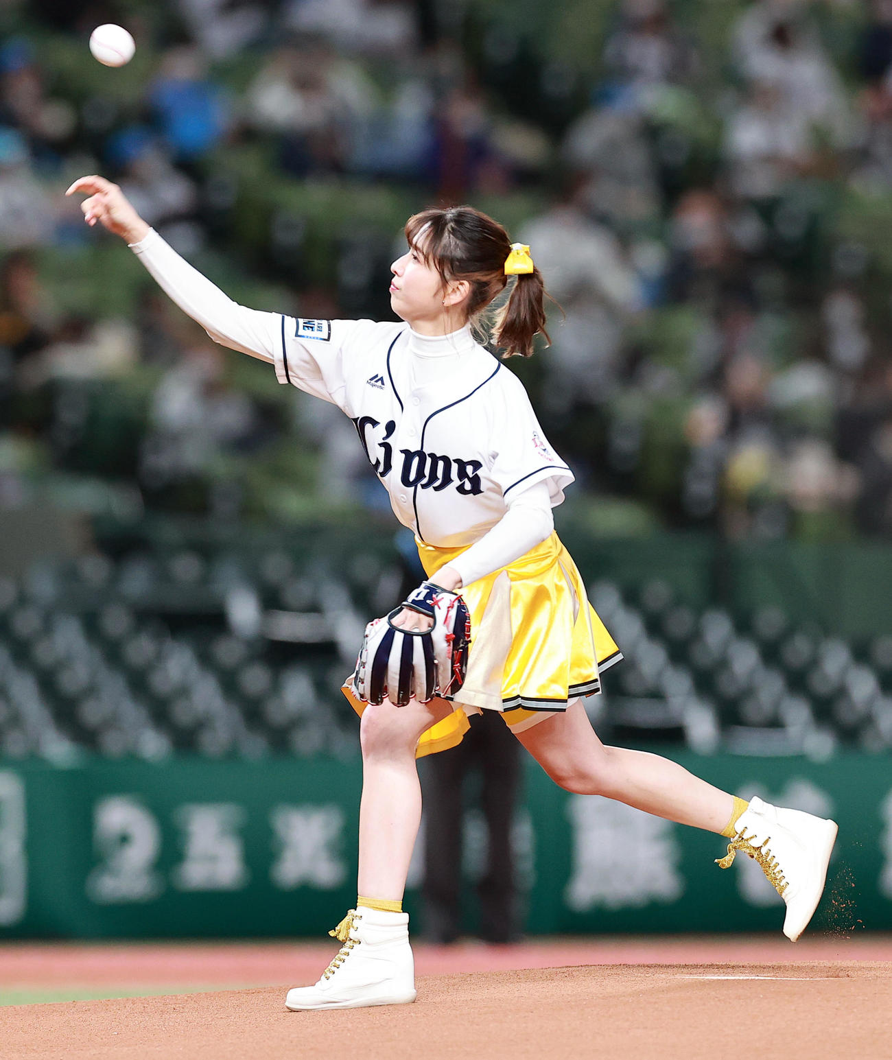 西武対オリックス　始球式を務めるももいろクローバーZの玉井詩織（撮影・浅見桂子）