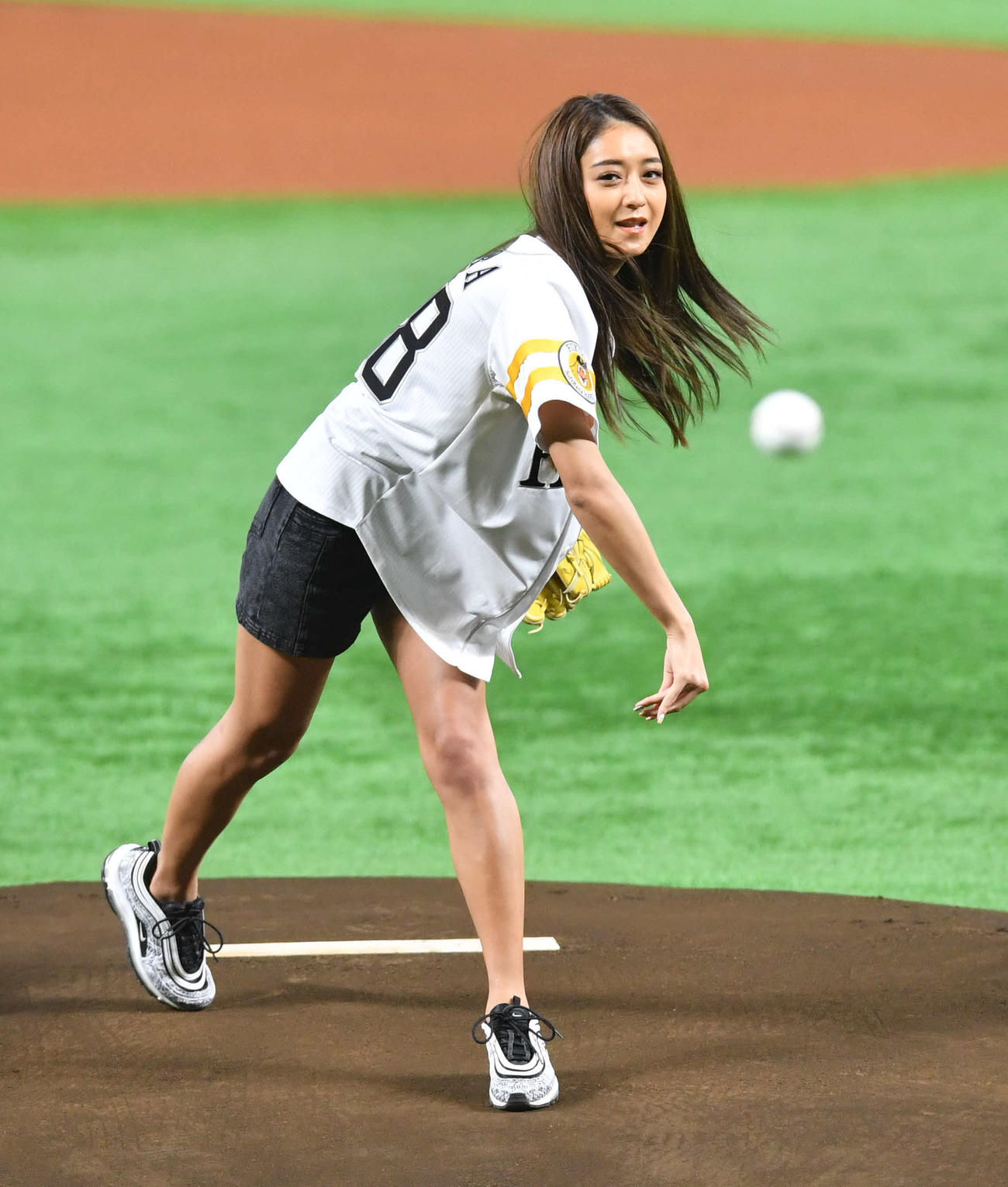 始球式を務めた池田美優（撮影・岩下翔太）