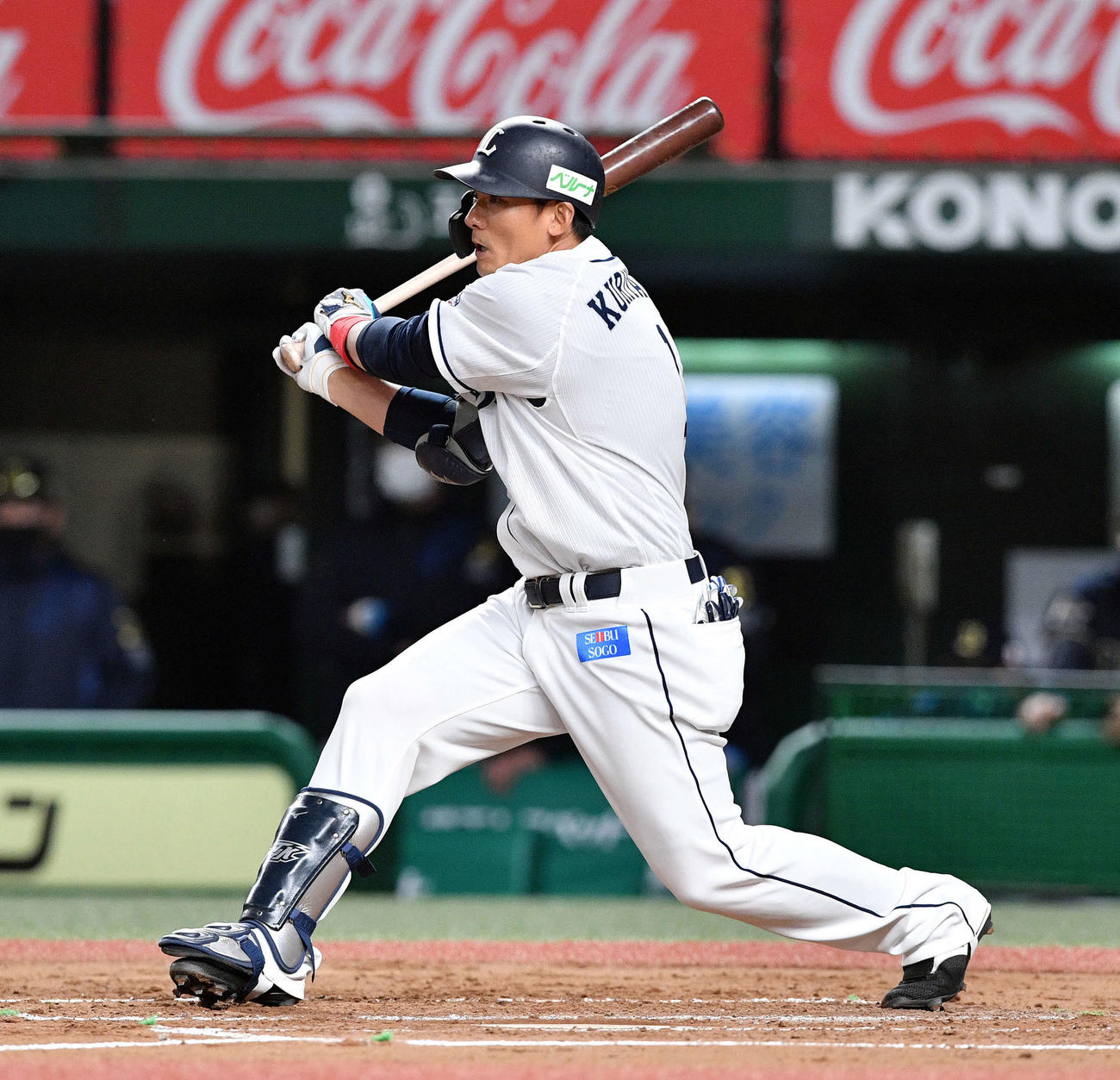 西武対オリックス　1回裏西武2死三塁、栗山は中前適時打を放つ（撮影・滝沢徹郎）
