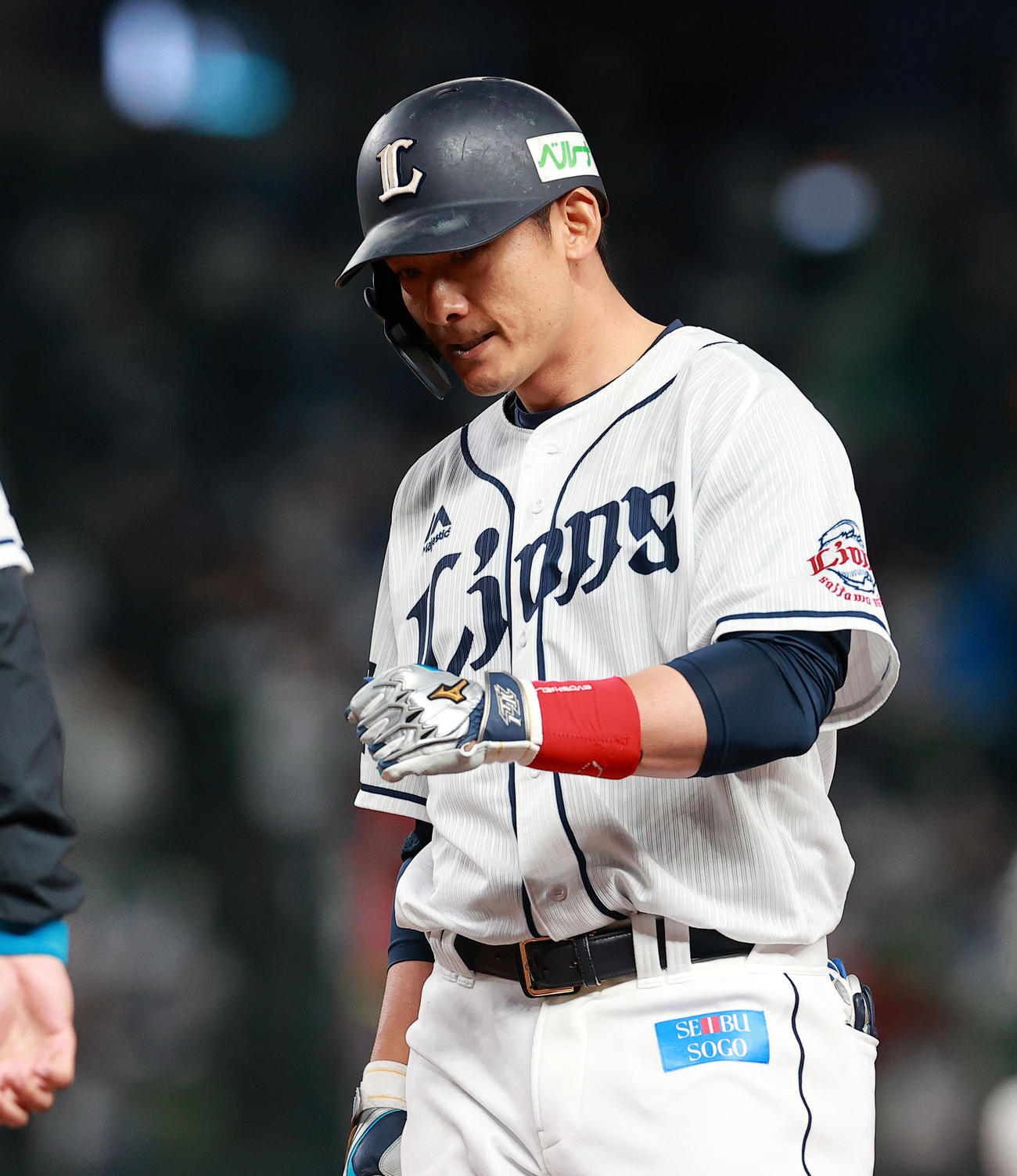 西武対オリックス　1回裏西武2死三塁、栗山は中前適時打を放ち小さくガッツポーズ（撮影・浅見桂子）