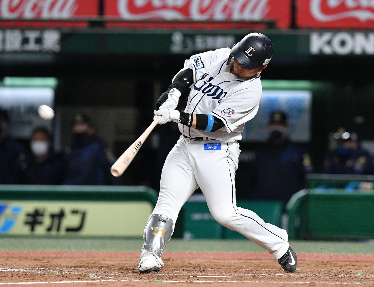西武対オリックス　3回裏西武1死、森は右越えソロ本塁打を放つ（撮影・滝沢徹郎）