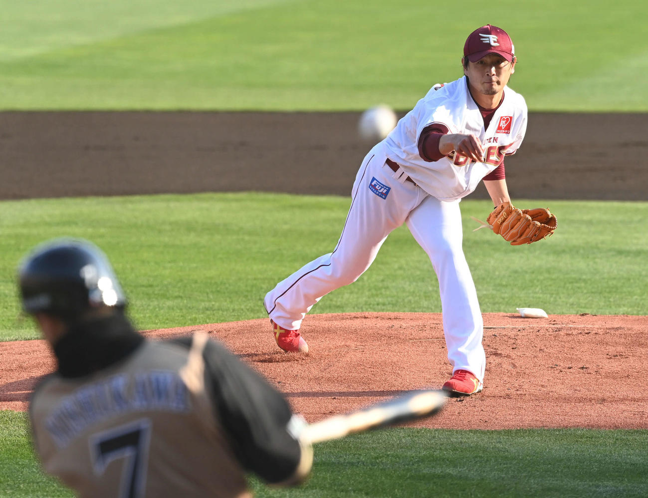 楽天対日本ハム　1回表日本ハム無死、涌井は西川を右飛に仕留める（撮影・山崎安昭）
