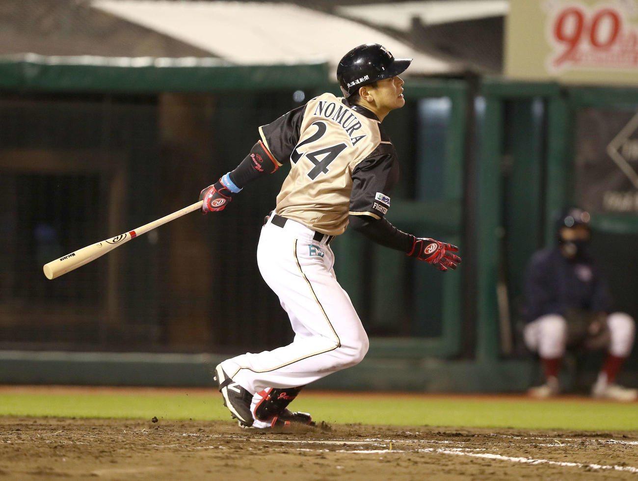 楽天対日本ハム　7回表日本ハム無死、中前打を放つ野村（撮影・黒川智章）
