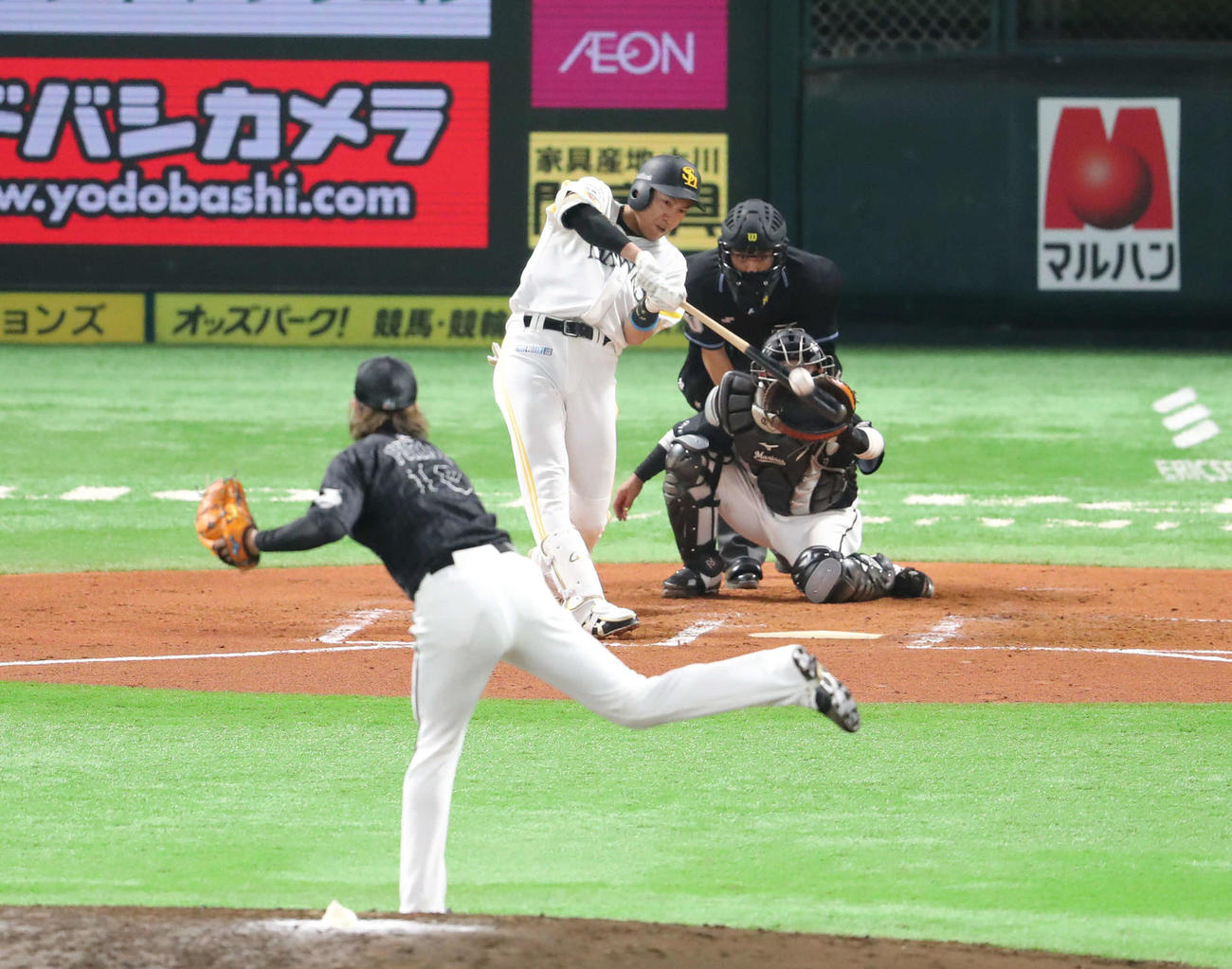 ソフトバンク対ロッテ　6回裏ソフトバンク無死一塁、柳田は右中間に2点本塁打を放つ（撮影・梅根麻紀）