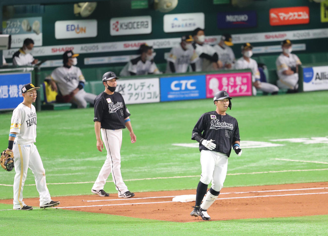 山口は左前安打を放つ（撮影・梅根麻紀）