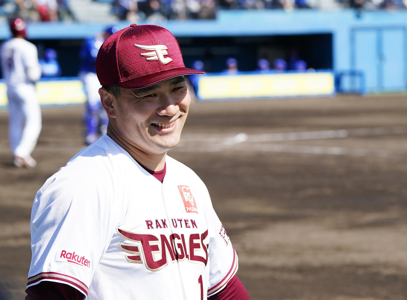 DeNAとのオープン戦に先発し、笑顔でキャッチボールをする楽天田中将（撮影・菅敏）