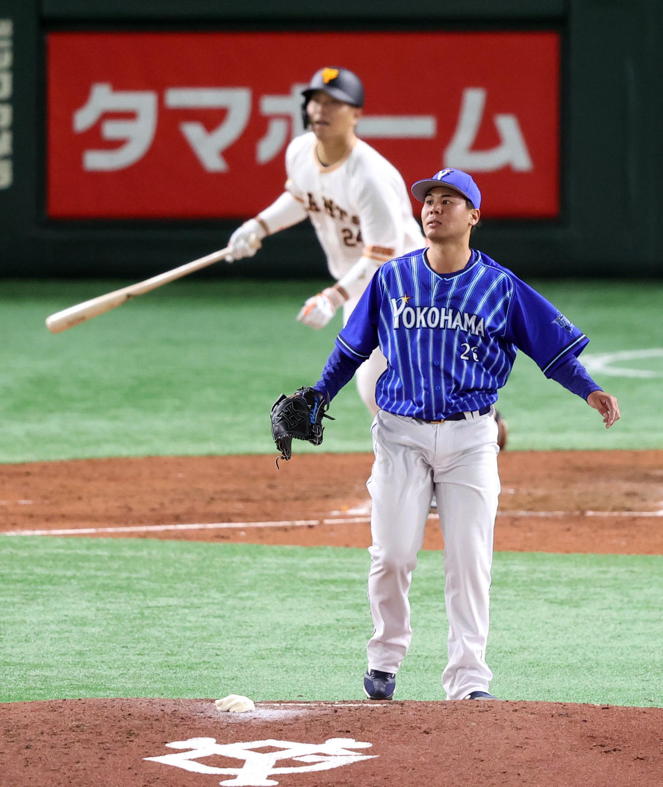 巨人対DeNA　3回裏巨人1死一、二塁、大城に3点本塁打を浴びる浜口（撮影・狩俣裕三）