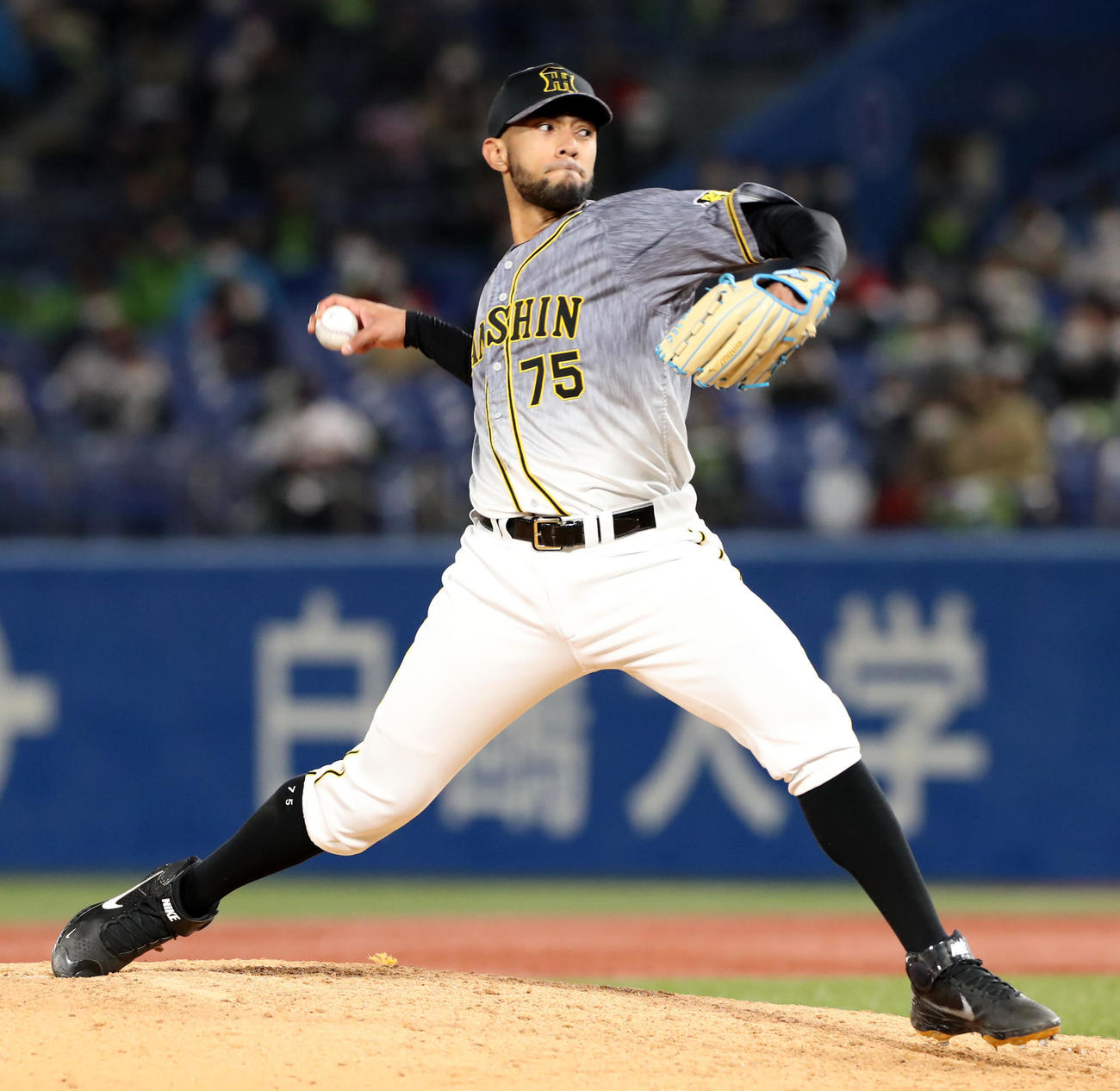 ヤクルト対阪神　9回裏、阪神6番手で登板するスアレス（撮影・加藤哉）