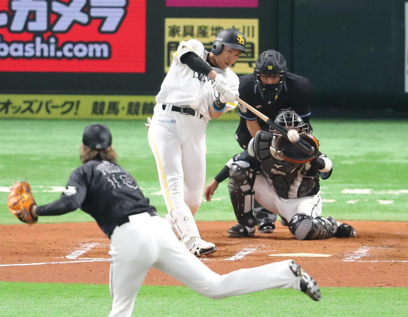 ソフトバンク対ロッテ　6回裏ソフトバンク無死一塁、柳田は右中間に2点本塁打を放つ（撮影・梅根麻紀）