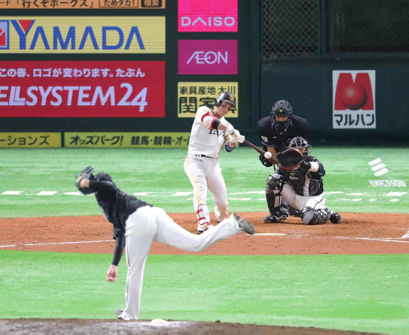 栗原は2点適時二塁打を放つ（撮影・梅根麻紀）