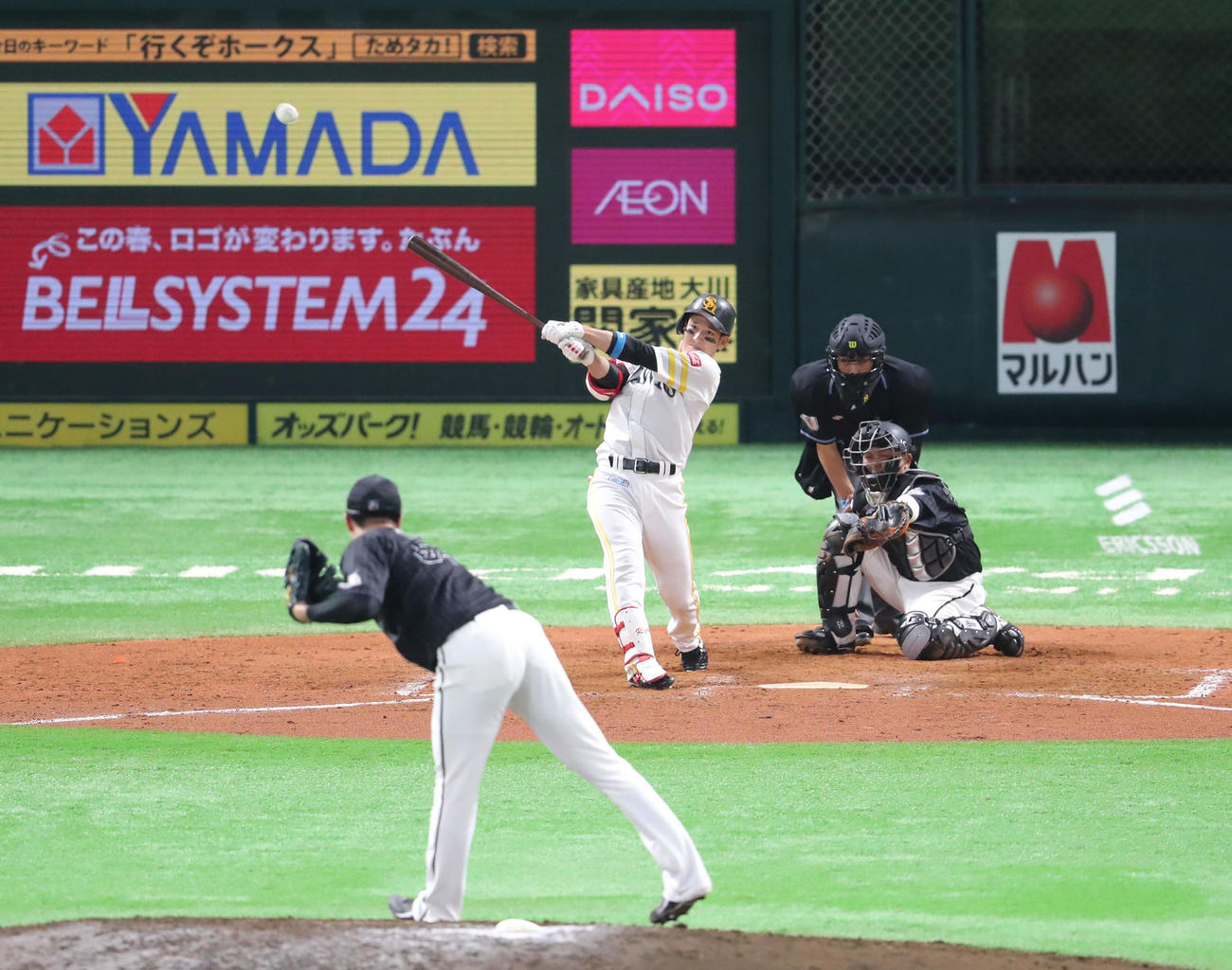 栗原は2点適時二塁打を放つ（撮影・梅根麻紀）