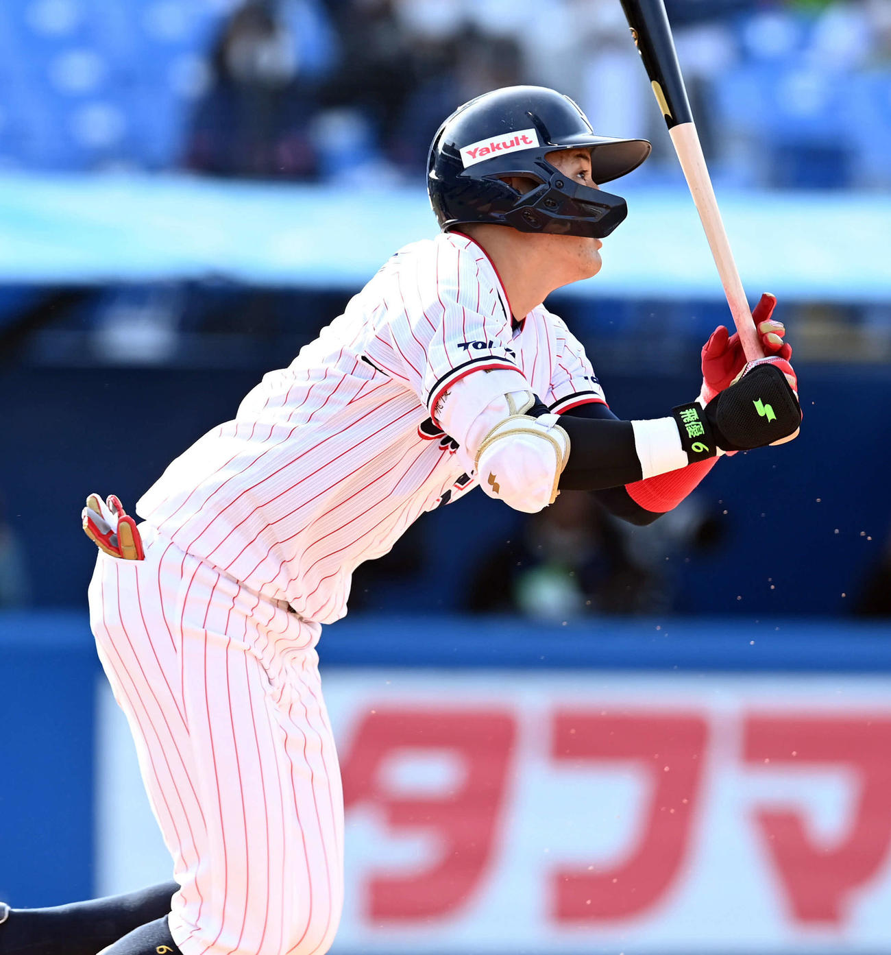ヤクルト対阪神　5回裏ヤクルト1死一塁、プロ初安打を放つ元山（撮影・ たえ 見朱実）