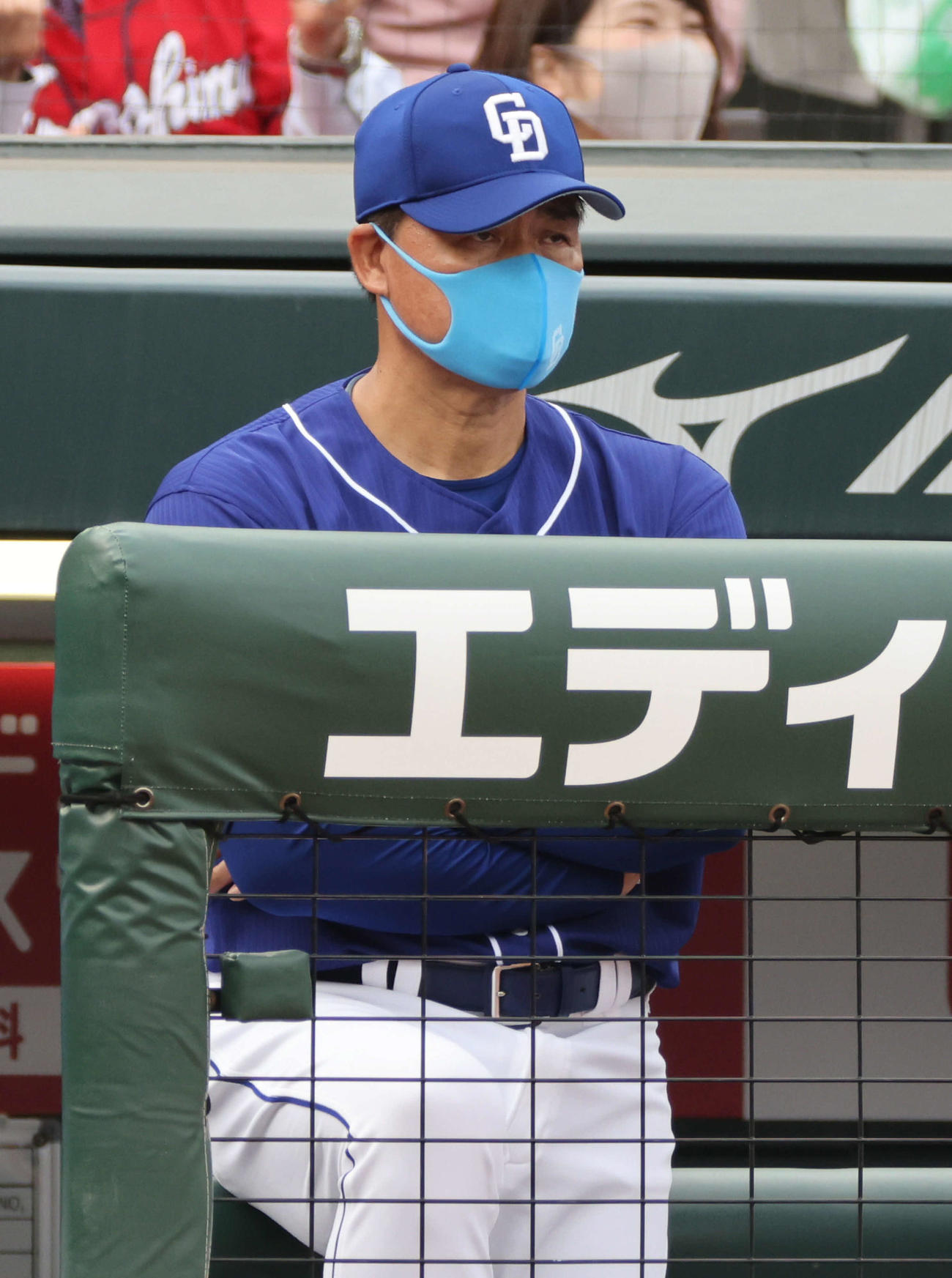 プロ野球広島対中日　6回裏広島、ベンチの与田剛監督（撮影・加藤孝規）＝2021年3月27日、マツダスタジアム