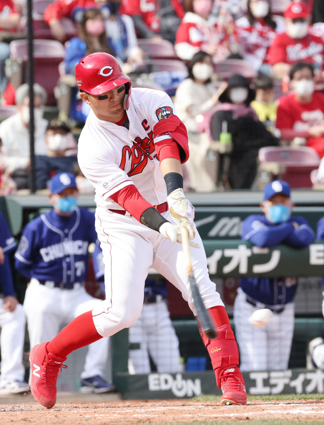 鈴木誠は勝ち越しの左適時打を放つ（撮影・加藤孝規）