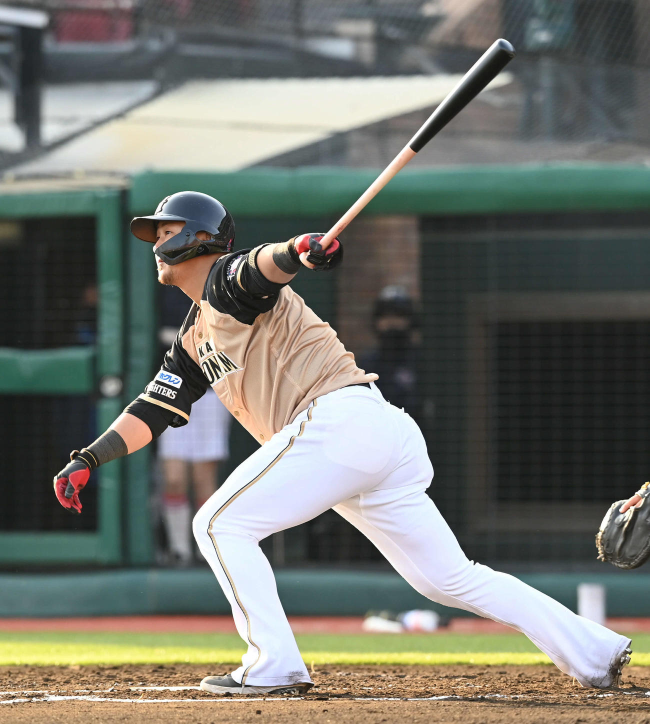 楽天対日本ハム　6回表日本ハム1死満塁中田は左前適時打を放つ（撮影・山崎安昭）