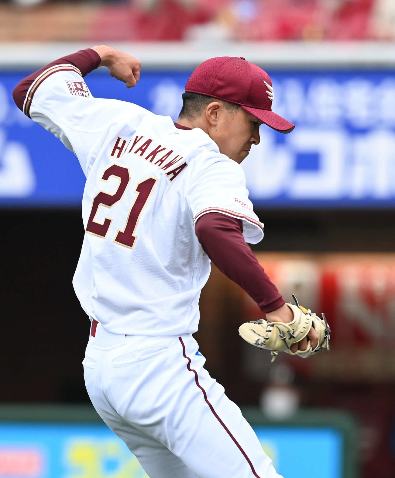 楽天対日本ハム　4回表日本ハム2死満塁、早川は樋口を三ゴロに仕留めてガッツポーズ（撮影・山崎安昭）