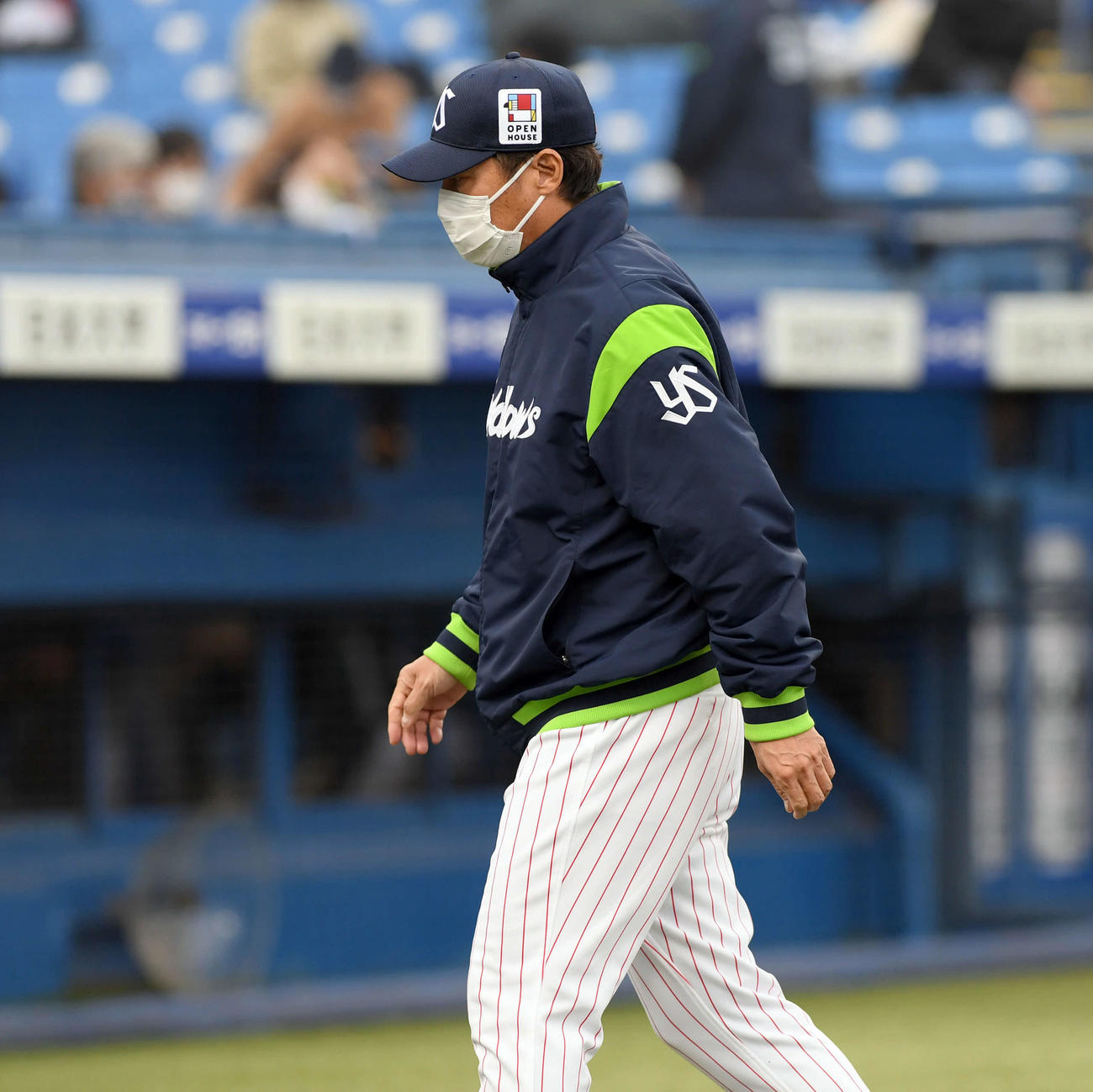 ヤクルト対阪神　3連敗を喫したヤクルト高津監督（撮影・たえ見朱実）