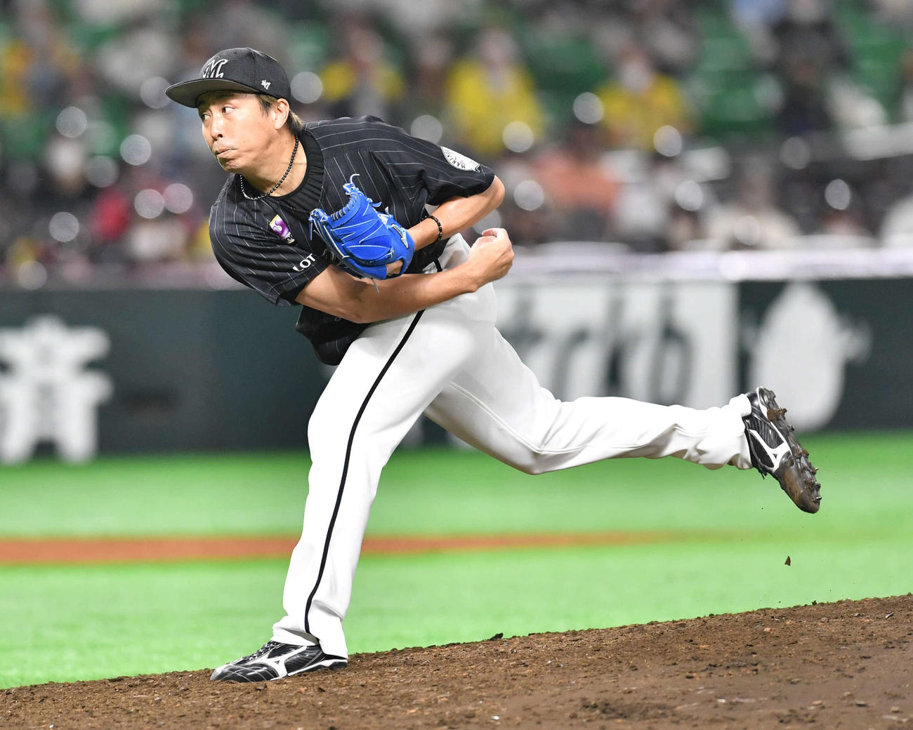 ソフトバンク対ロッテ　9回裏より登板したロッテ5番手の益田（撮影・岩下翔太）