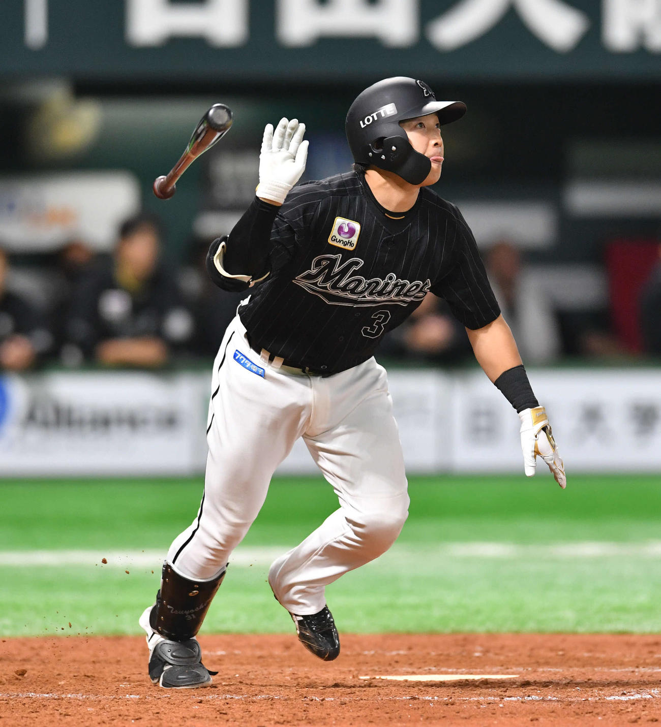 ソフトバンク対ロッテ　9回表ロッテ2死一塁、菅野は逆転の右越え2点本塁打を放つ（撮影・岩下翔太）