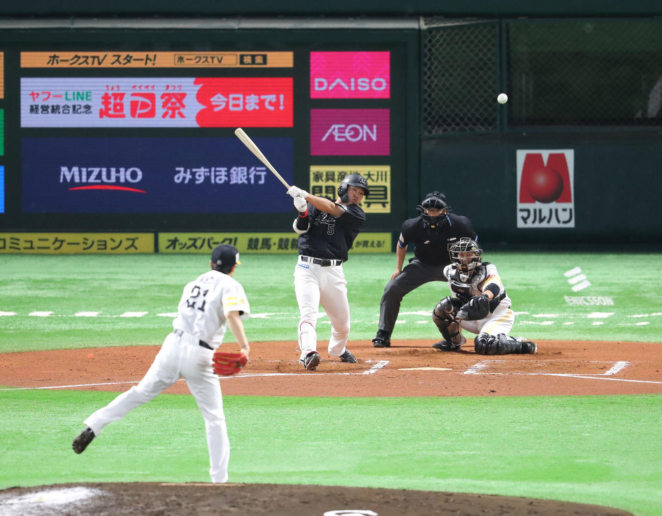 ソフトバンク対ロッテ　6回表ロッテ2死一、三塁、安田尚憲は中前に同点適時打を放つ（撮影・梅根麻紀）