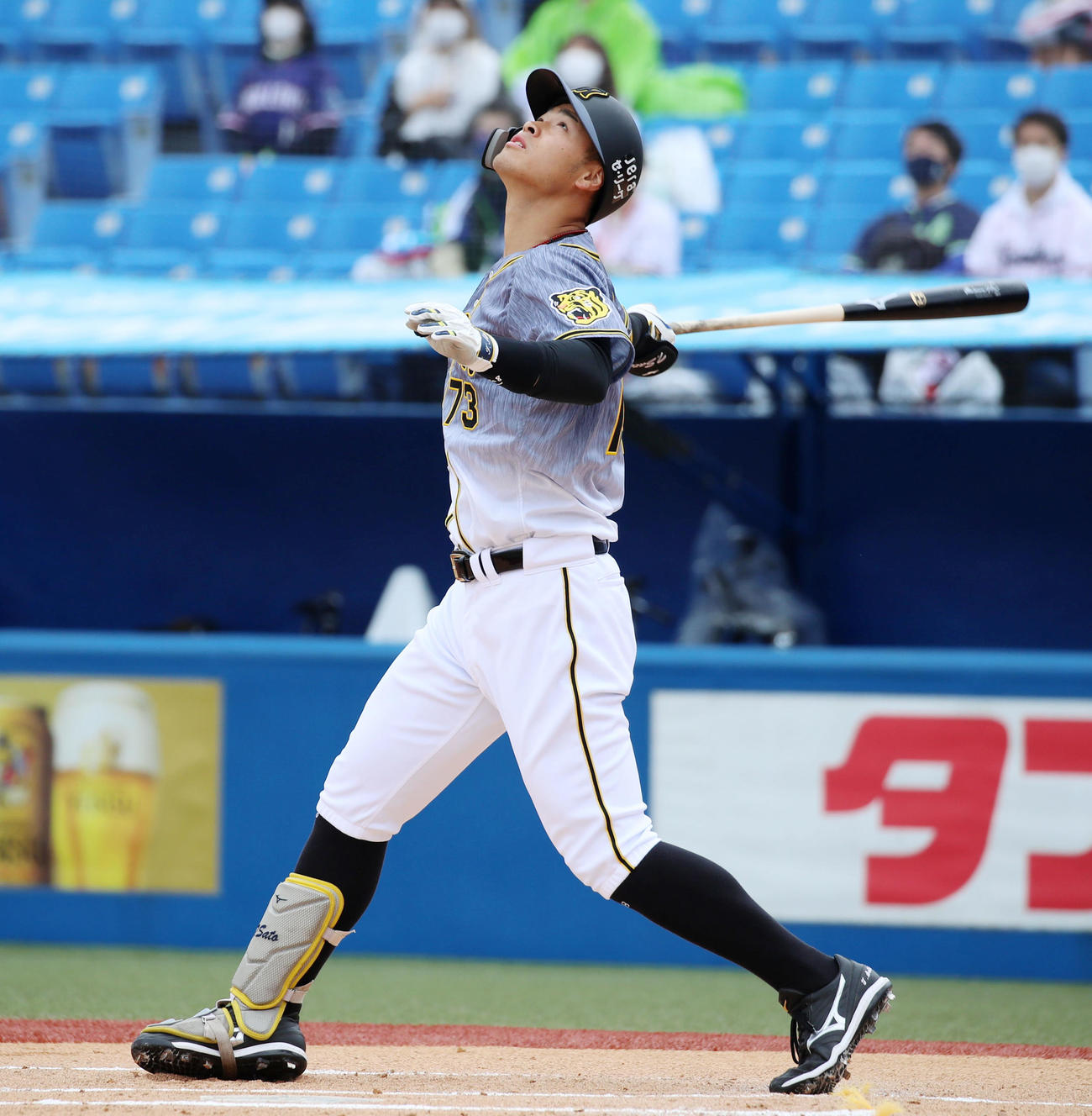 ヤクルト対阪神　1回表阪神2死二、三塁、佐藤輝明は三邪飛を放つ（撮影・加藤哉）