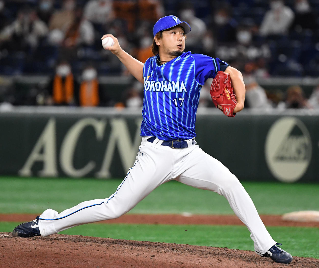 巨人対DeNA　9回裏から登板したDeNA三嶋（撮影・横山健太）