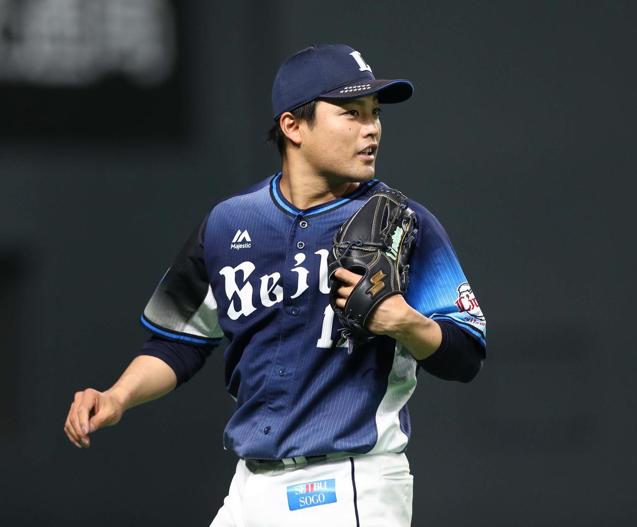 日本ハム対西武　2回裏、無失点に抑え笑顔の松本（撮影・黒川智章）