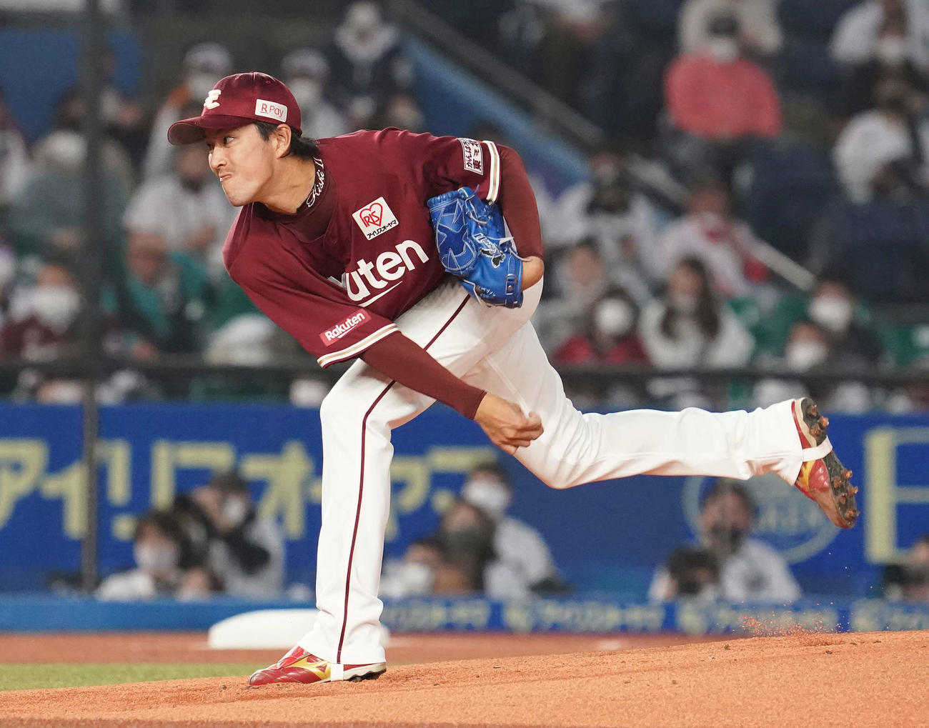 ロッテ対楽天　先発し力投する楽天岸（撮影・鈴木みどり）