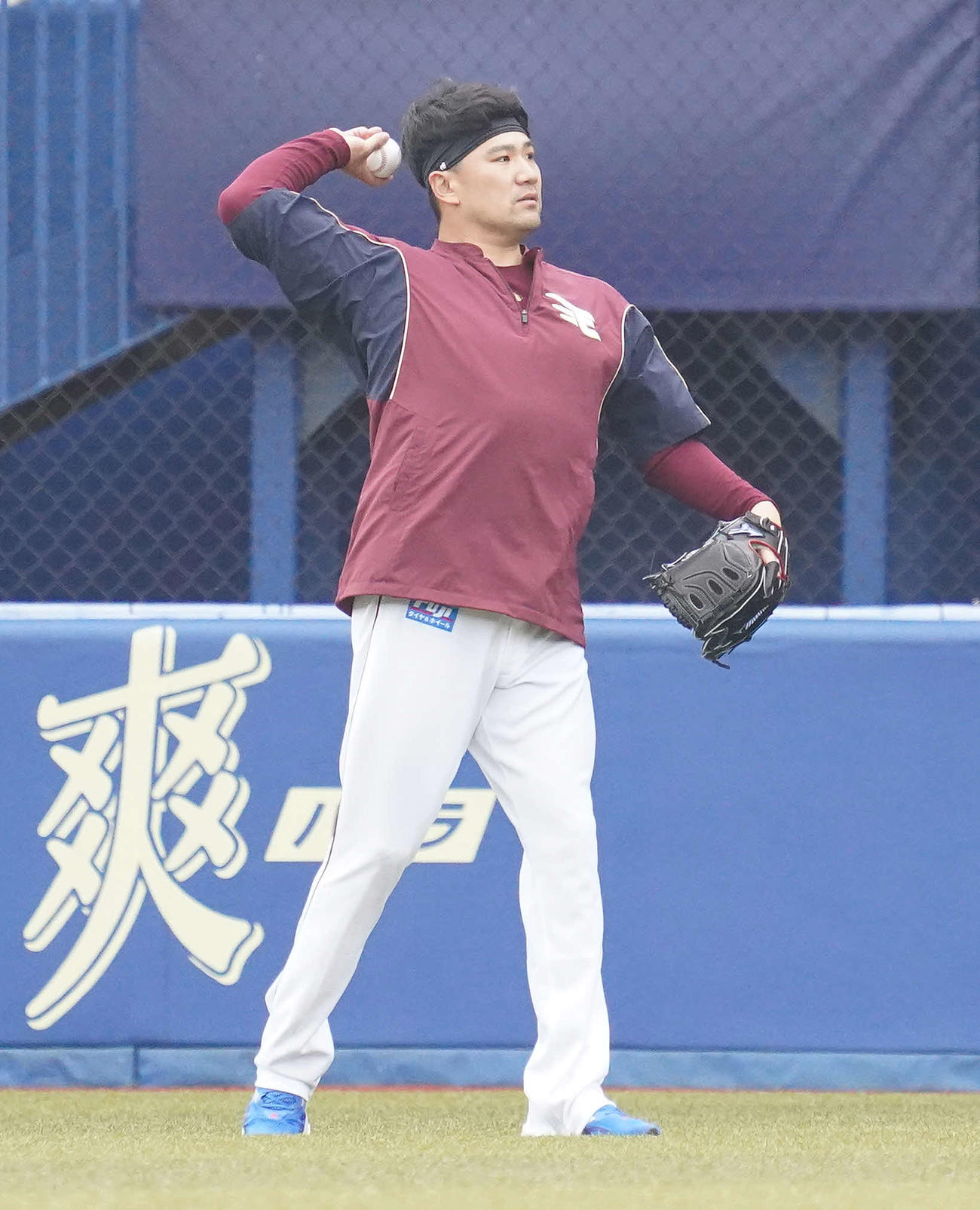 試合前練習でキャッチボールする楽天田中将（撮影・鈴木みどり）