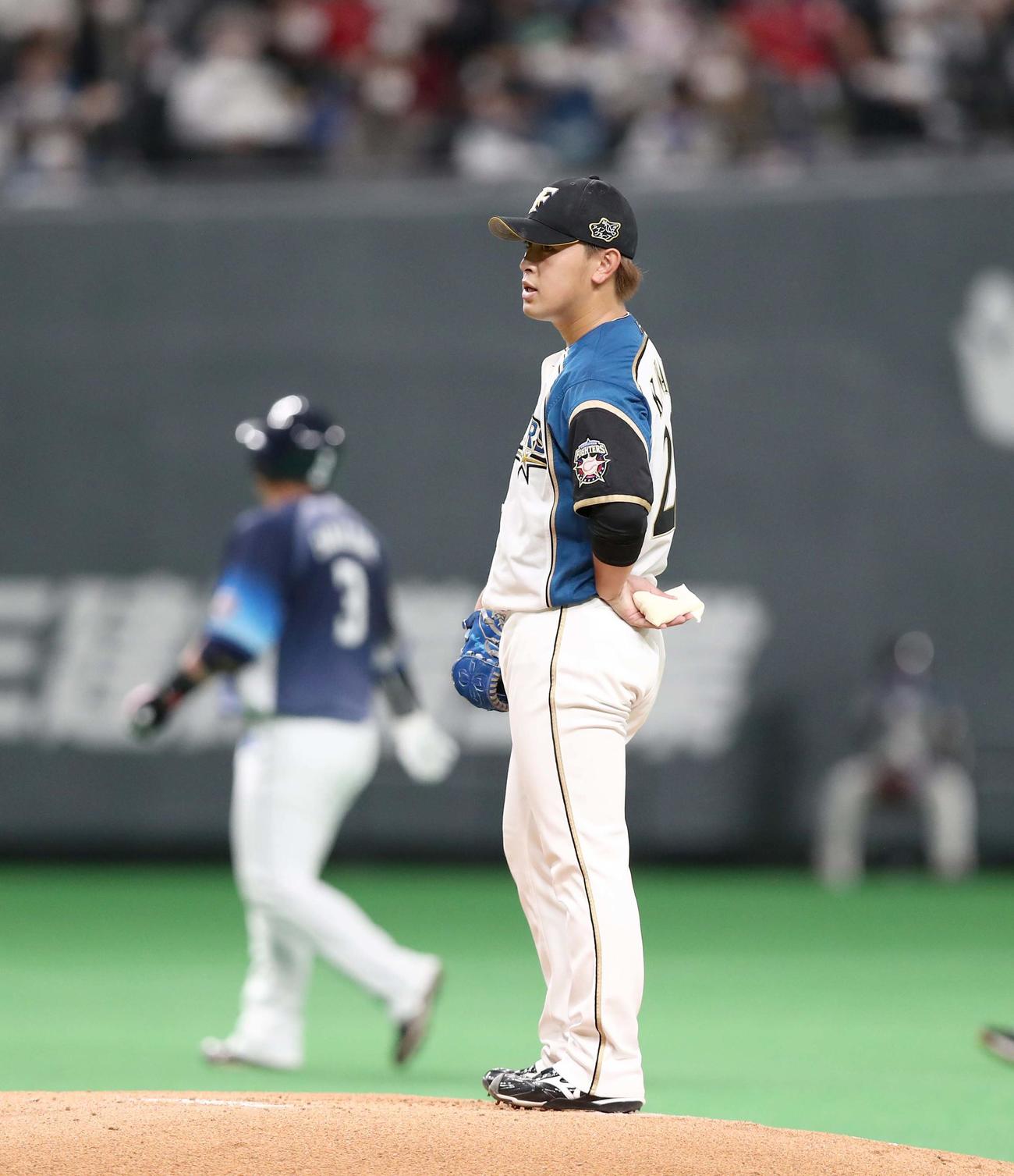日本ハム対西武　1回表西武2死三塁、山川に右越え2点本塁打を浴びる河野（撮影・黒川智章）