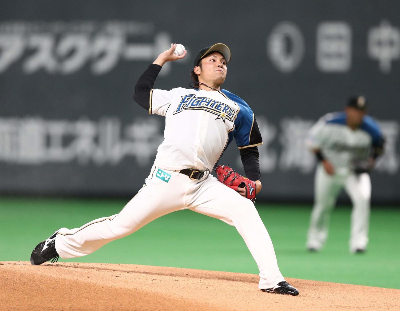 日本ハム対西武　日本ハム先発の伊藤（撮影・黒川智章）