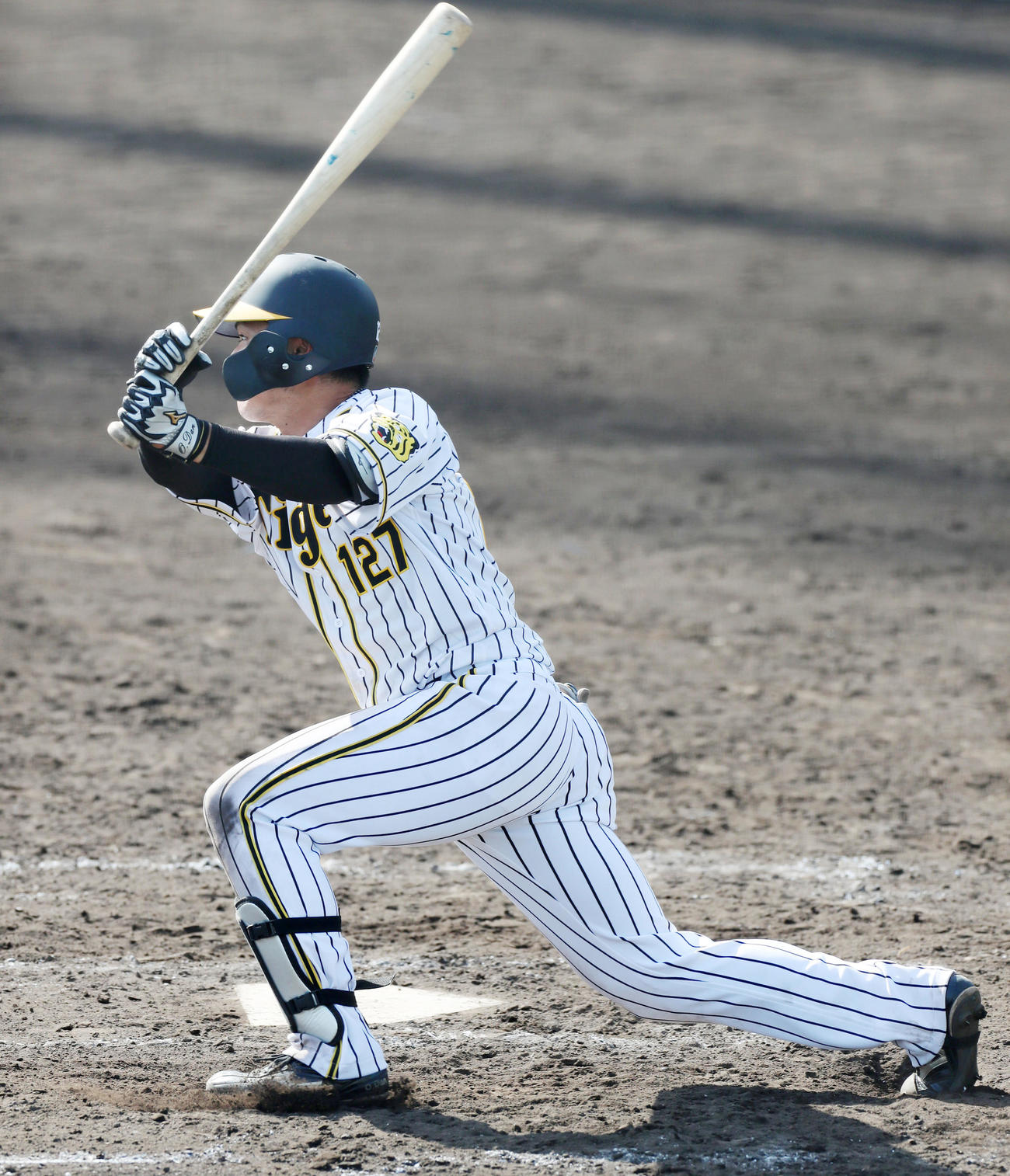 オリックスとの2軍戦で8回、小野寺は中前適時打を放つ（代表撮影）